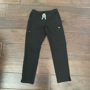 FIGS YOLA in Black XS/P